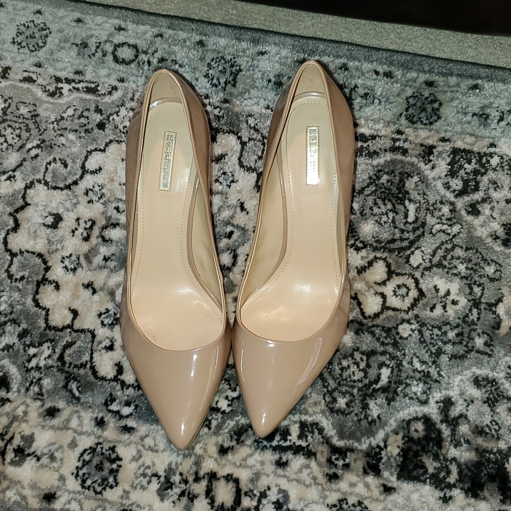 BCBGGENERATION size 11 nude herls